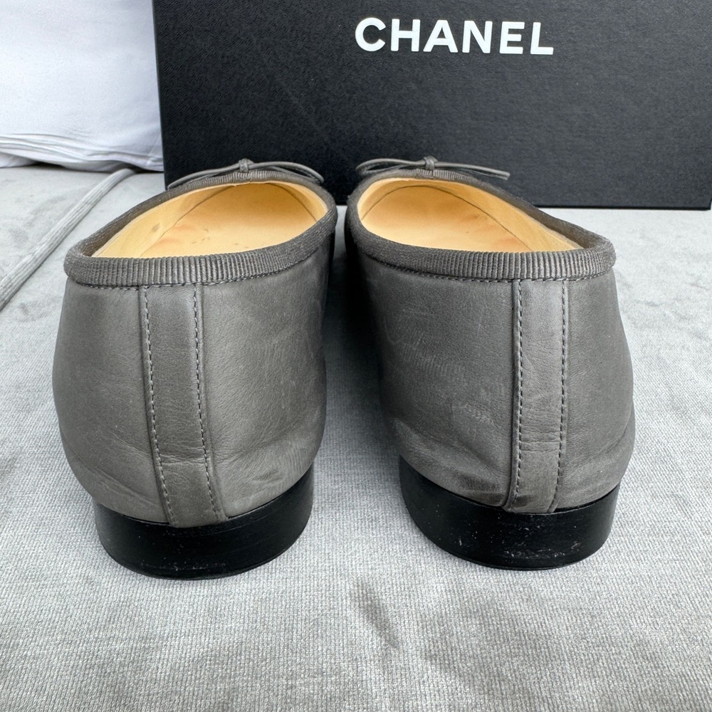 Chanel Gray and Black Leather Ballet Flats with Bow & Interlocking CC Size 36.5 - Picture 5 of 9